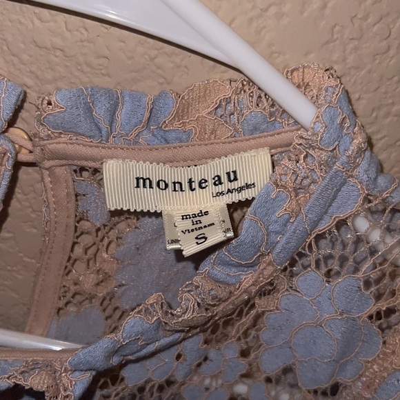 Sleeveless flowy top with lace/flower print NWOT - Picture 3 of 4